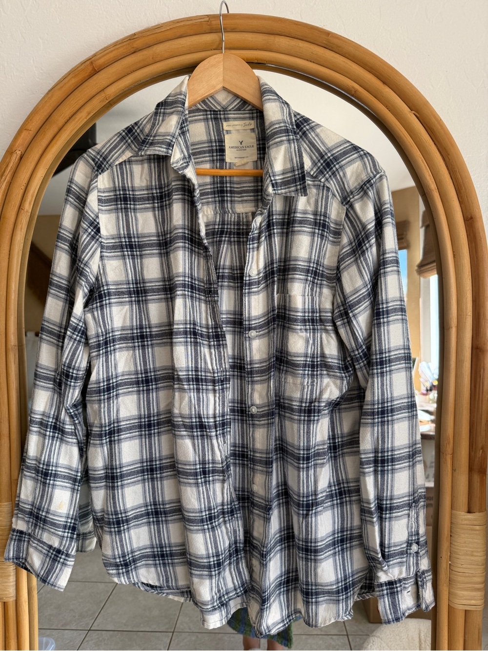 American Eagle Outfitters White and Navy Plaid Casual Button-Down